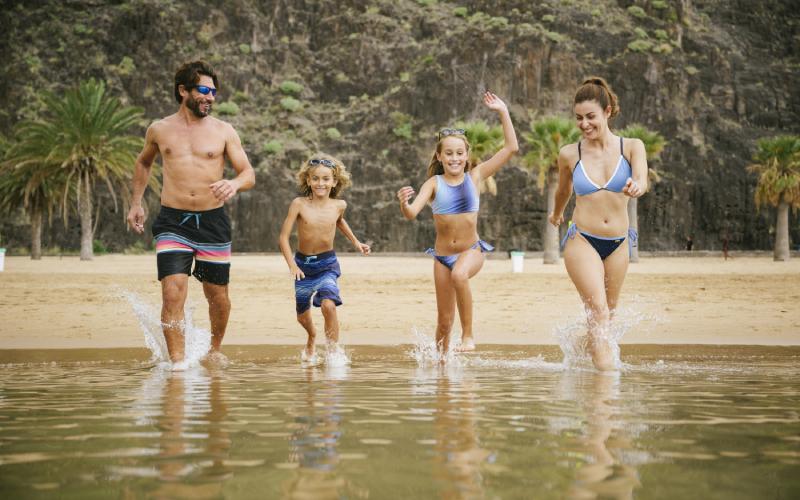 Razigrani na plaži Razigrani na plaži